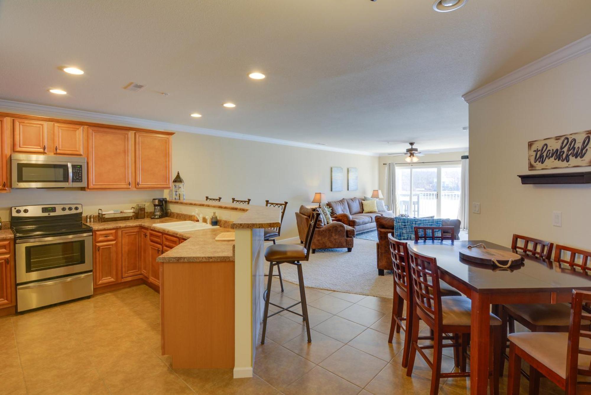 Lakefront Osage Beach Condo With Pool And Water Views! Екстериор снимка